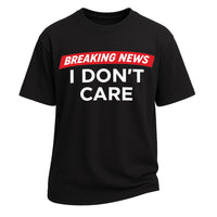 Kurzarm-T-Shirt mit dem Aufdruck „Eilmeldung“.